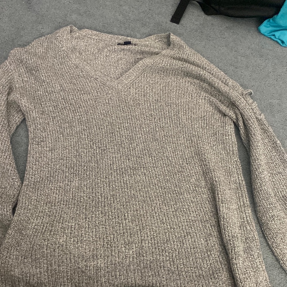 American Eagle- Gray knit sweater